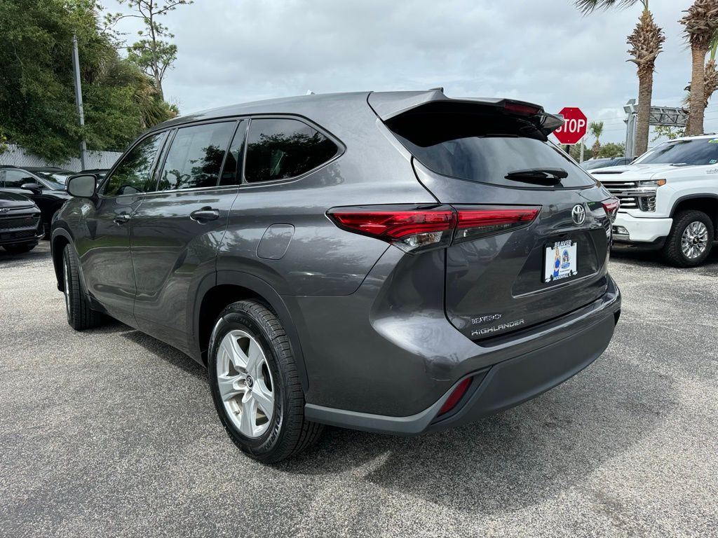 2022 Toyota Highlander LE 6