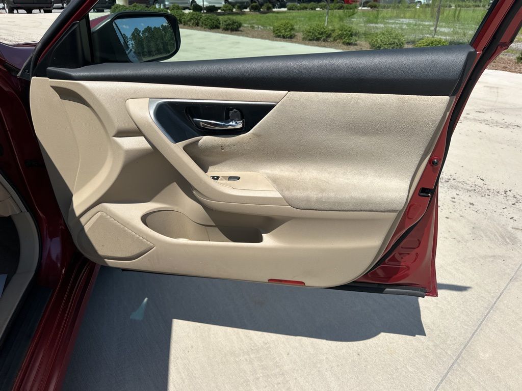 2013 Cayenne Red Metallic Nissan Altima 2.5 S FWD Sedan