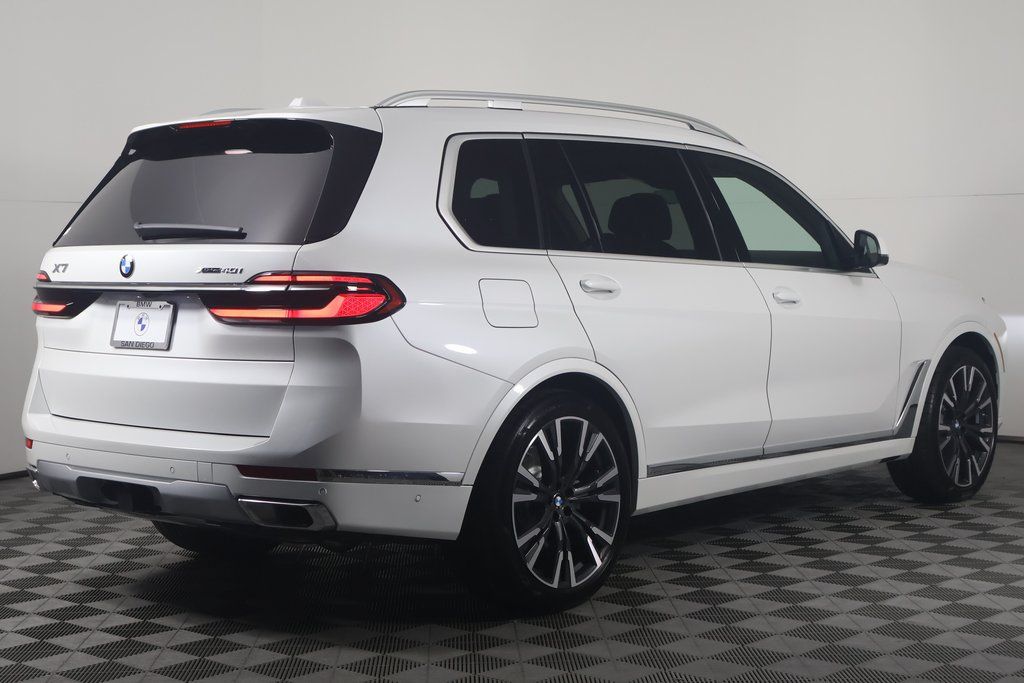 2025 BMW X7 xDrive40i 2