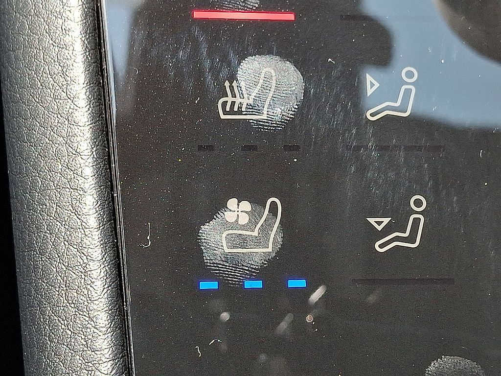 Thumbnail: 2025 Porsche Macan - 23