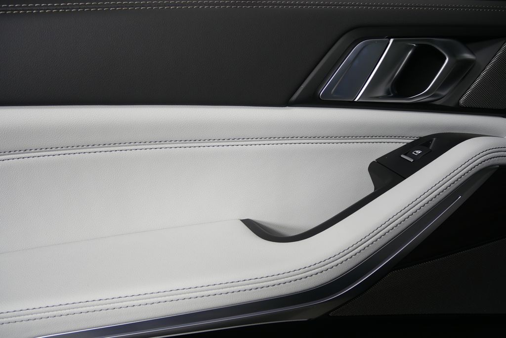 Thumbnail: 2026 BMW X5 - 13