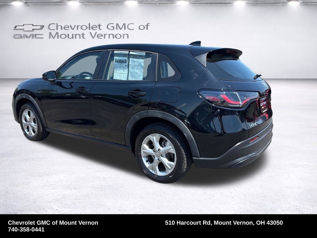 View vehicle photo 7