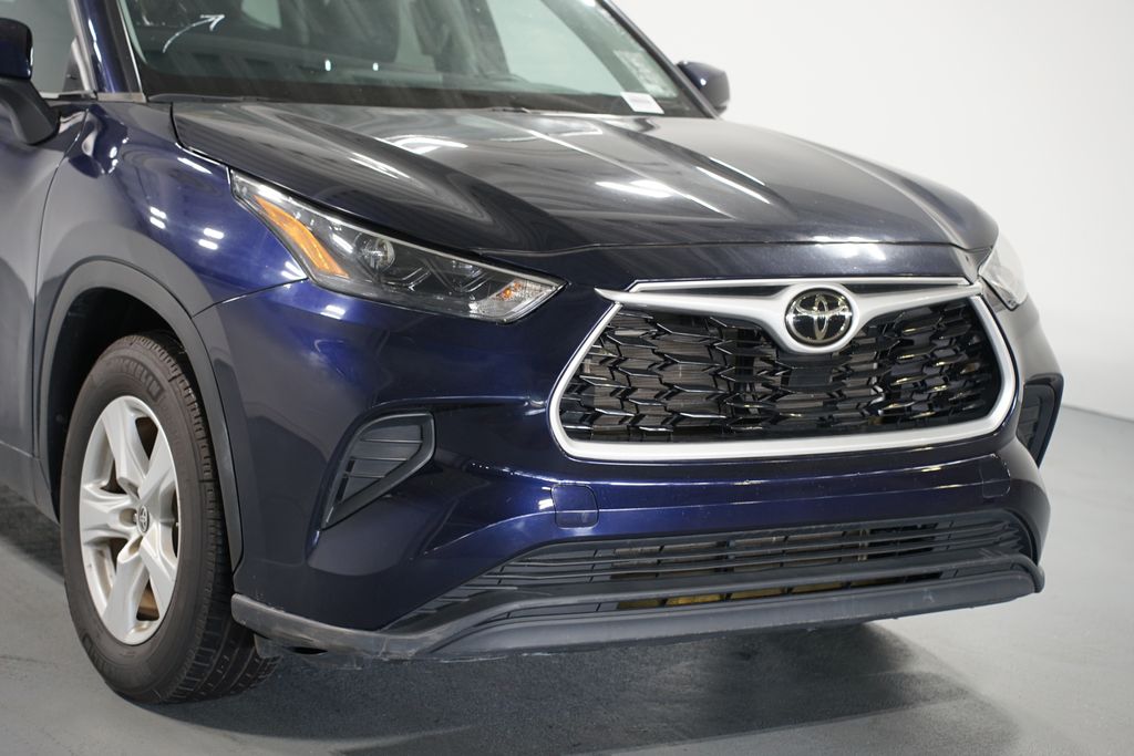 Thumbnail: 2023 Toyota Highlander - 4