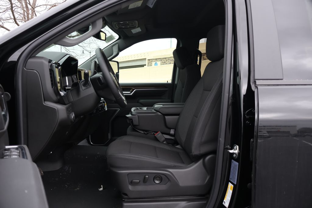 Thumbnail: 2026 Chevrolet Silverado 3500 - 15