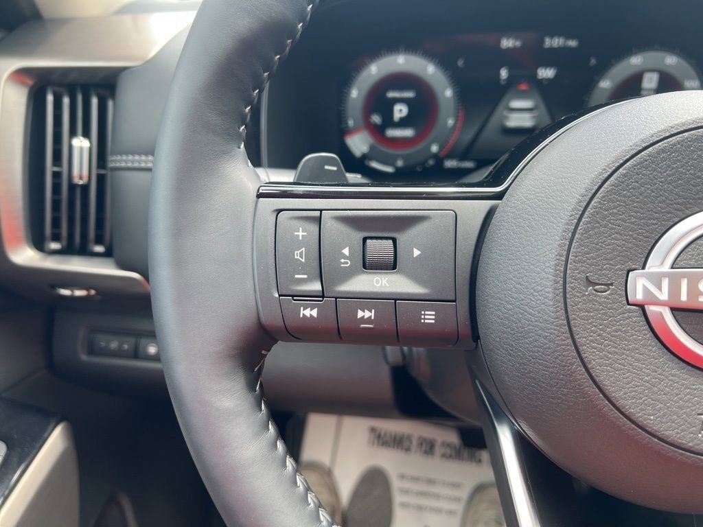 2025 Everest White Pearl Tricoat/Super Black Nissan Pathfinder Platinum FWD SUV