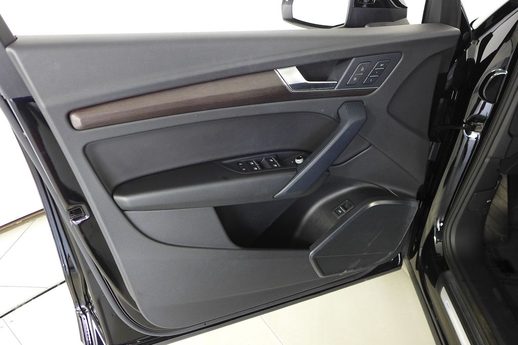 Thumbnail: 2023 Audi Q5 - 11