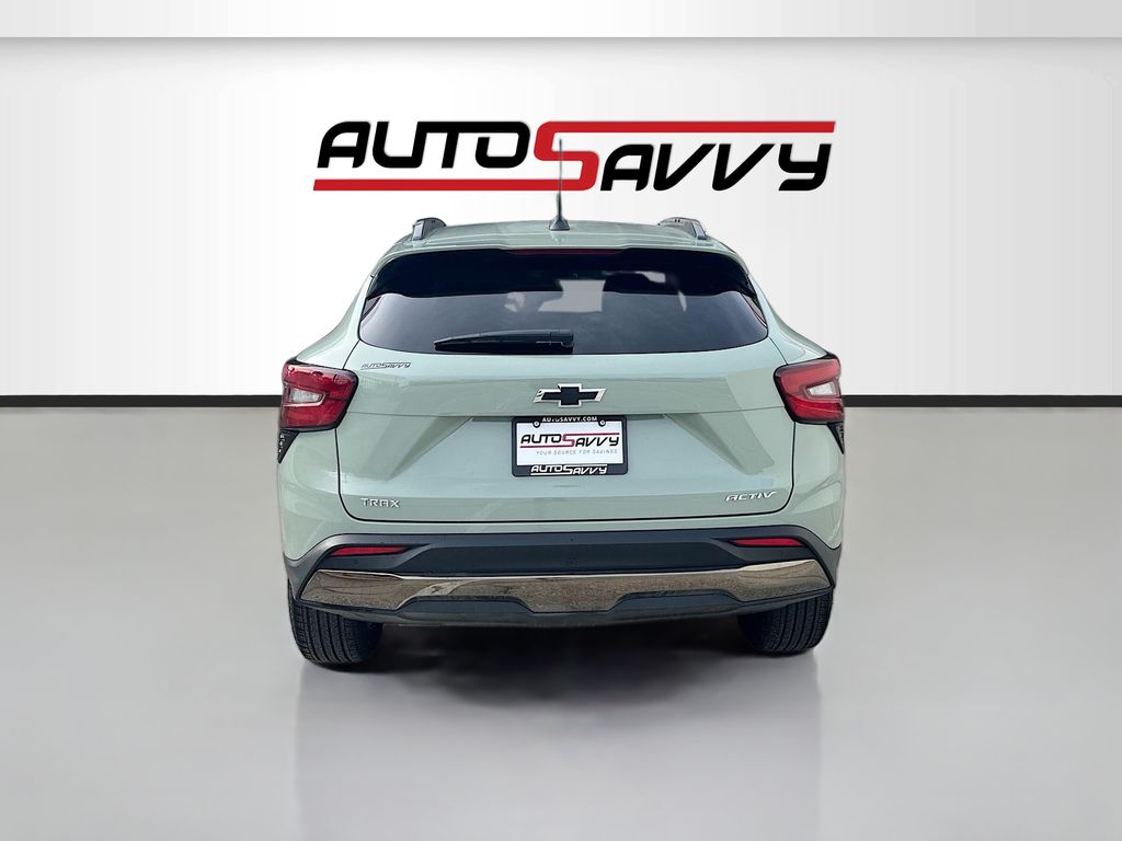 Used 2025 Green Chevrolet ACTIV image 6