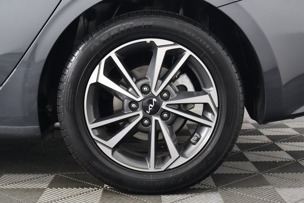 Thumbnail: 2024 Kia Forte - 16