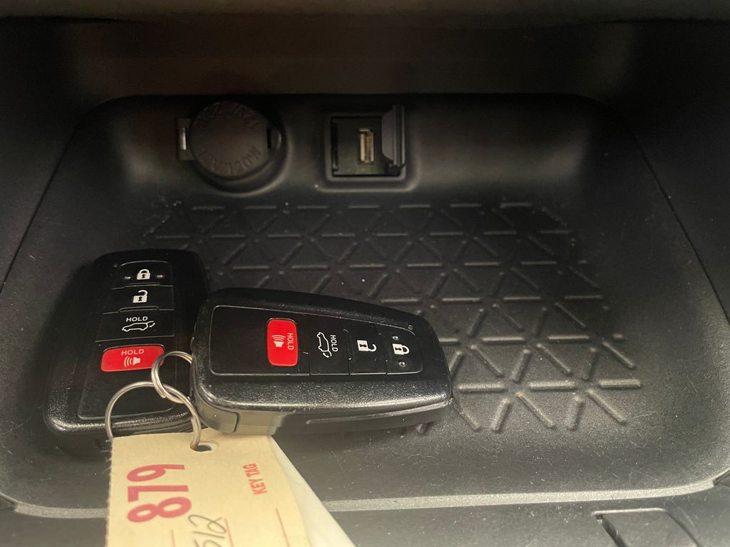 Thumbnail: 2020 Toyota RAV4 - 28