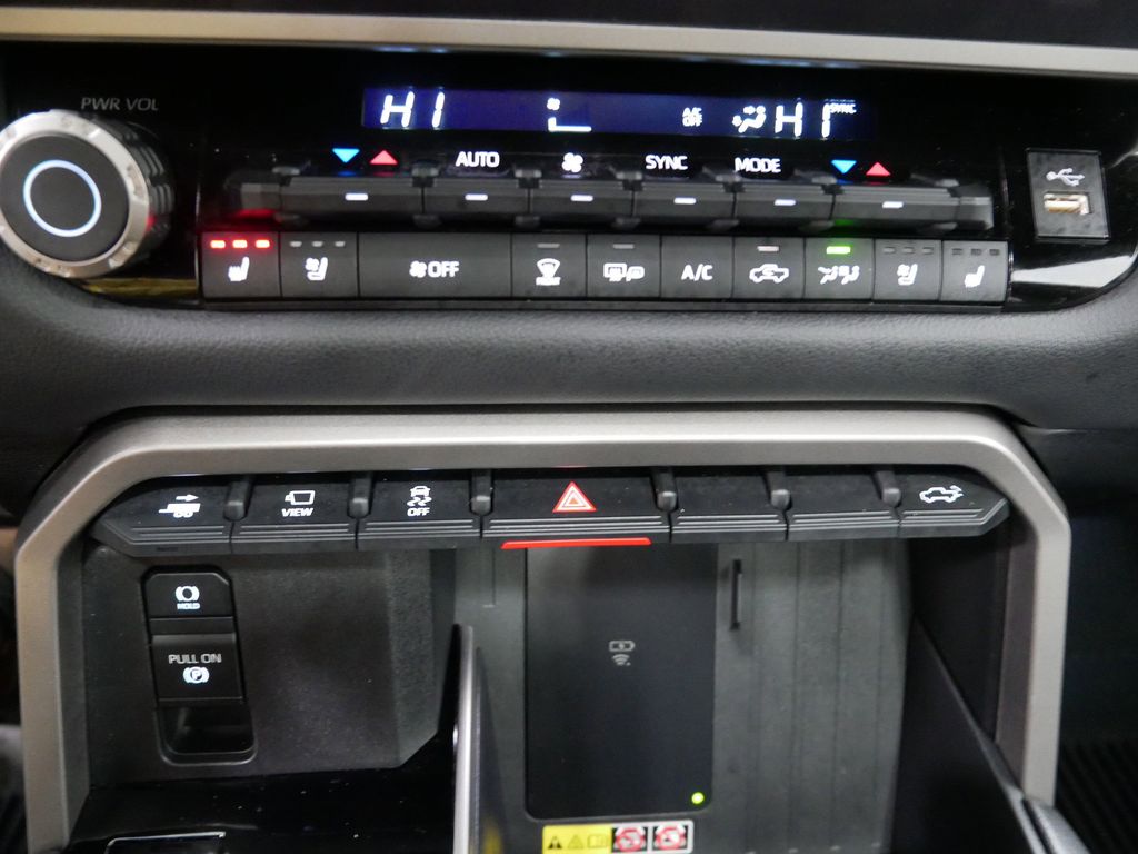 2025 Toyota Tundra Limited - Photo 32
