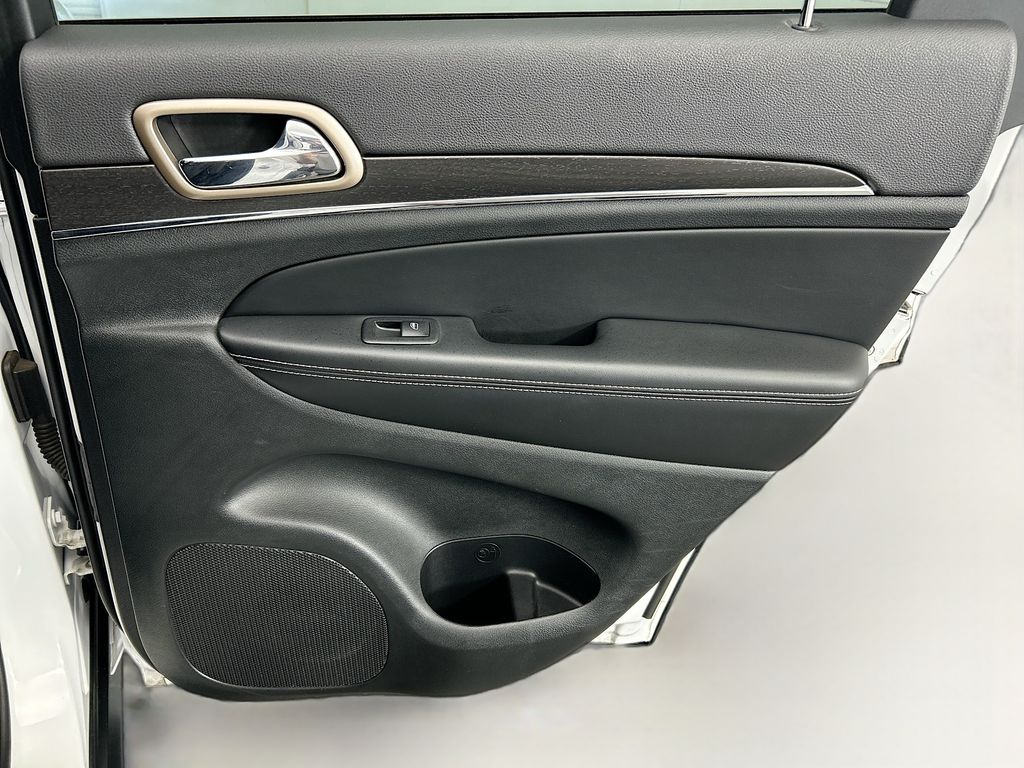 Thumbnail: 2015 Jeep Grand Cherokee - 25