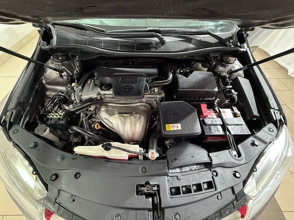2017 Toyota Camry SE 10