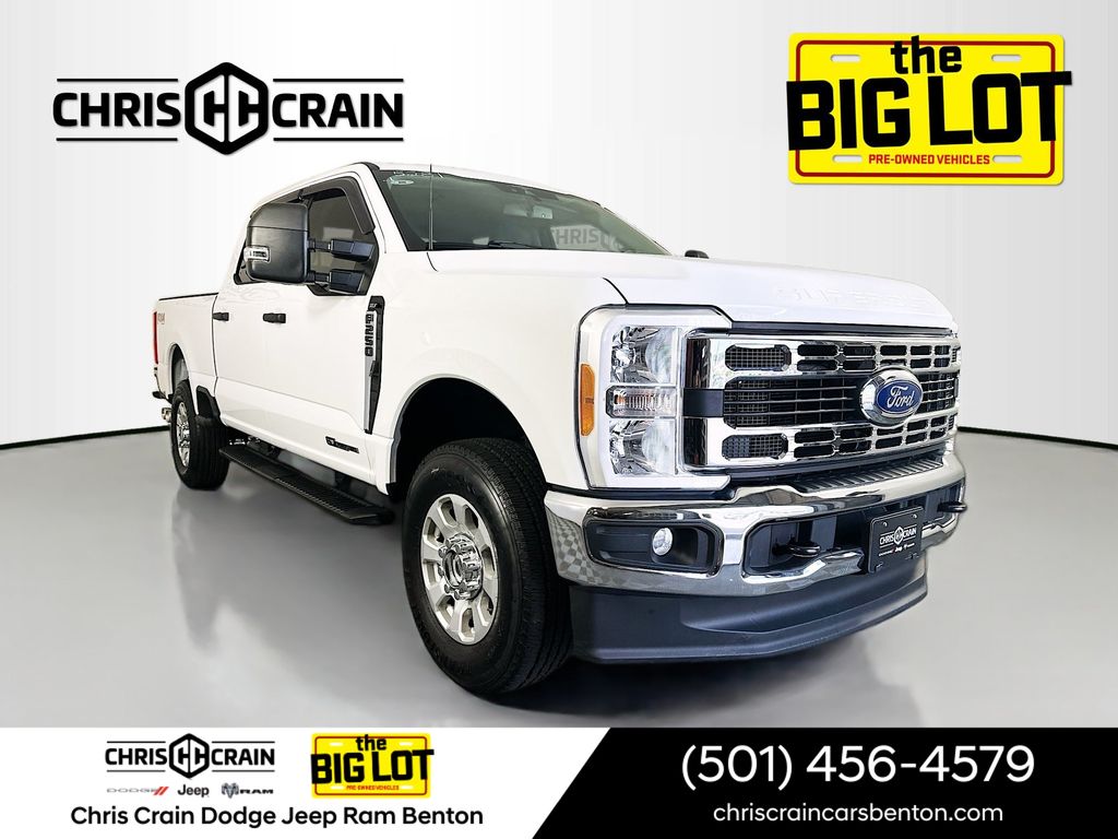 Oxford White 2023 Ford F-250 Super Duty Pickup Truck Four-Wheel Drive Automatic