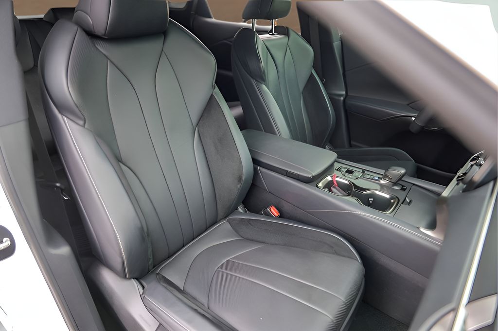 Used 2024 White Lexus 500h F SPORT Performance image 34