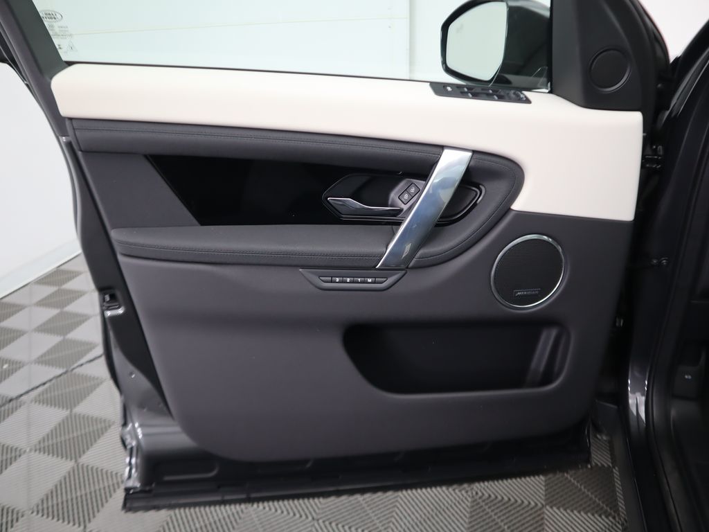 2024 Land Rover Discovery Sport S 25