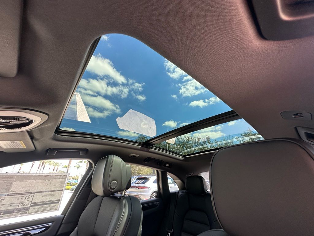 Thumbnail: 2026 Porsche Macan - 24