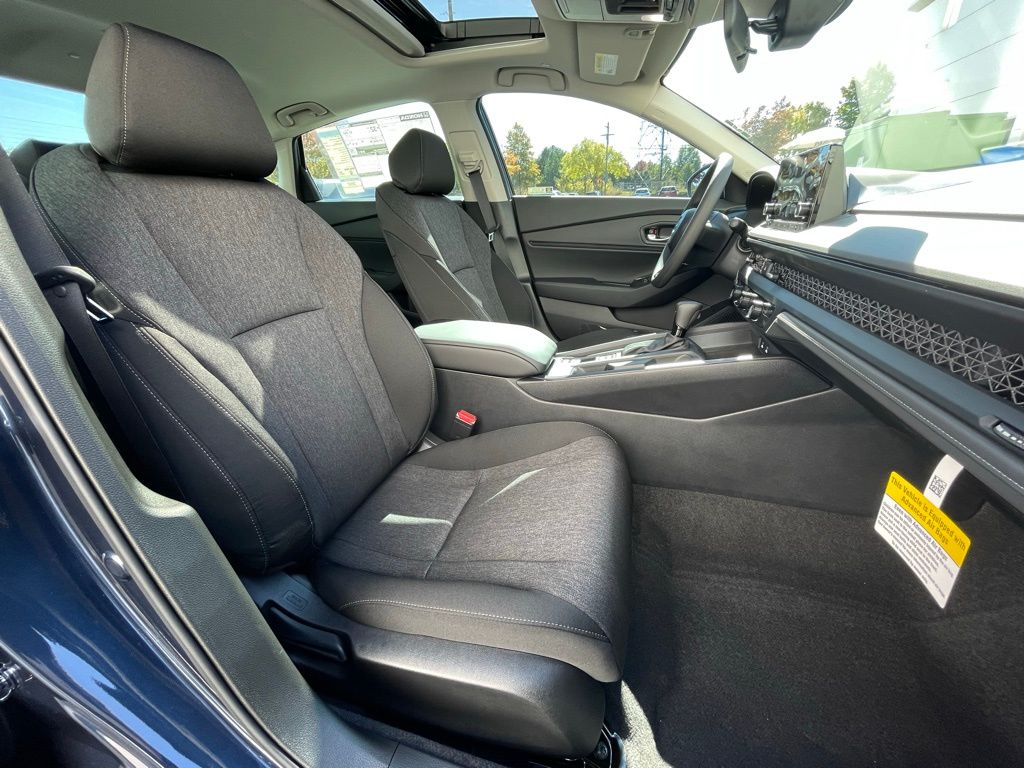 2025 Honda Accord SE 32