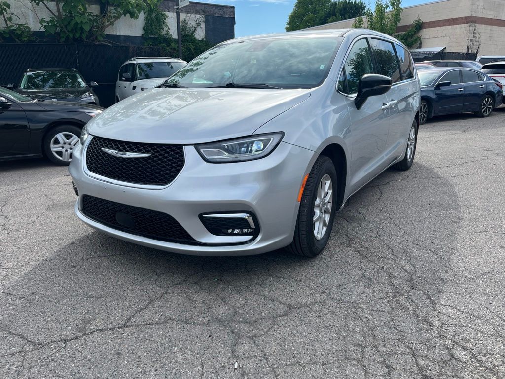 used 2024 Chrysler Pacifica car, priced at $23,895