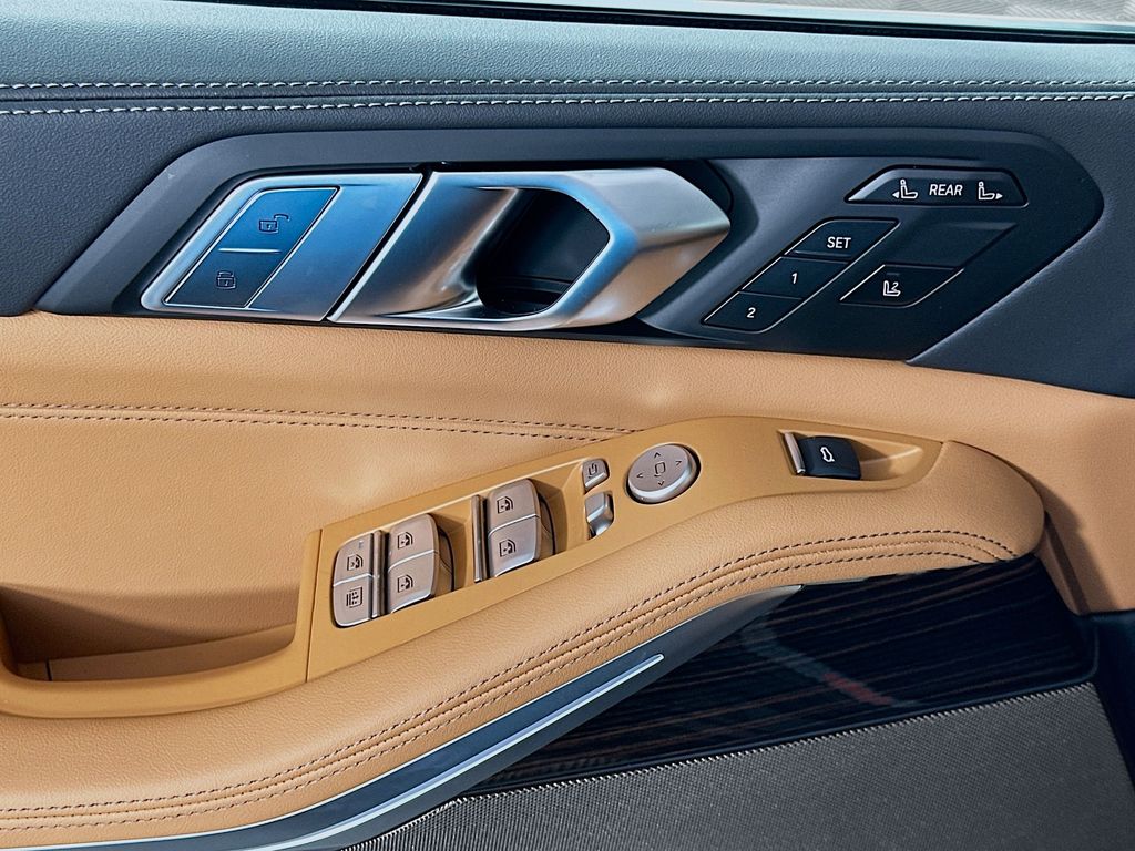 Thumbnail: 2026 BMW X7 - 20