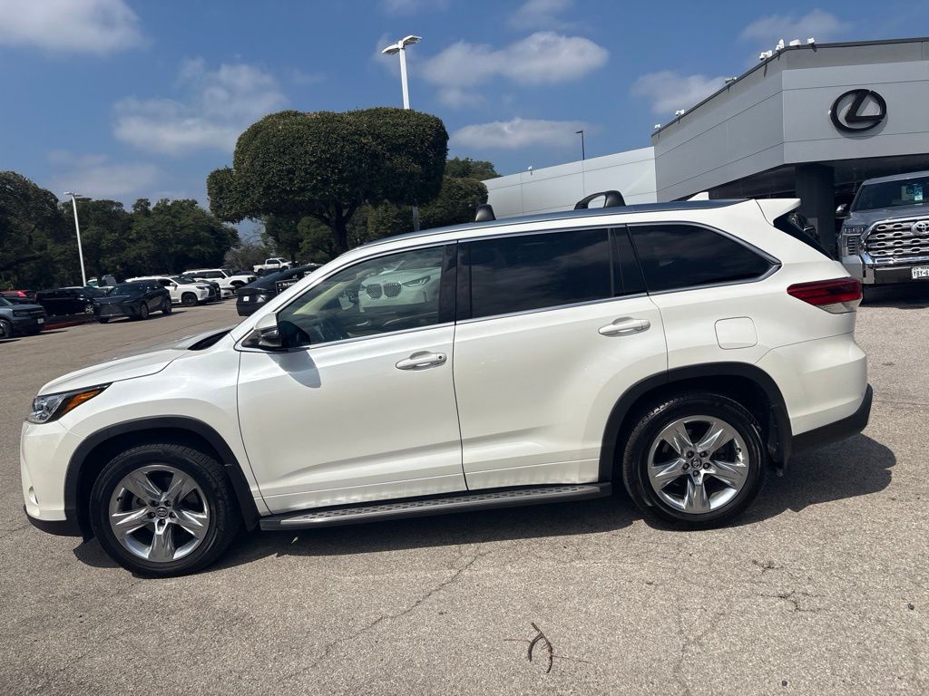 Thumbnail: 2019 Toyota Highlander - 2