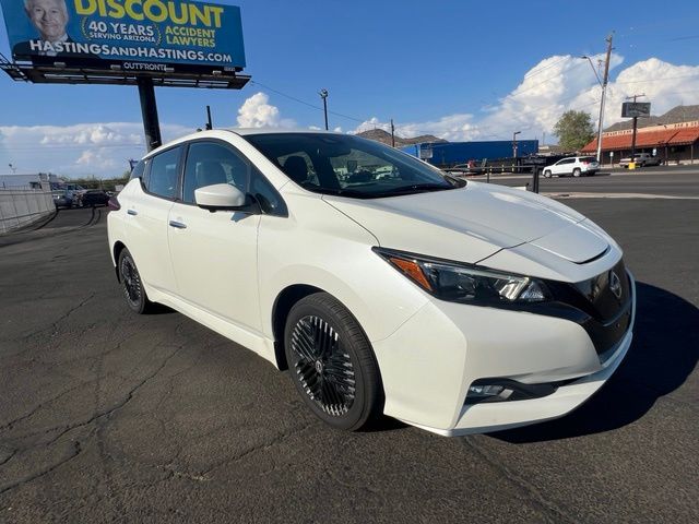 Pearl White Tricoat 2025 Nissan LEAF Hatchback Front-Wheel Drive Automatic
