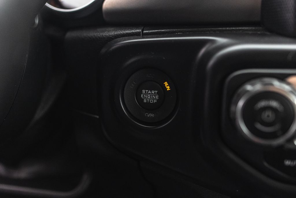 2020 Jeep Gladiator Sport thumbnail 18