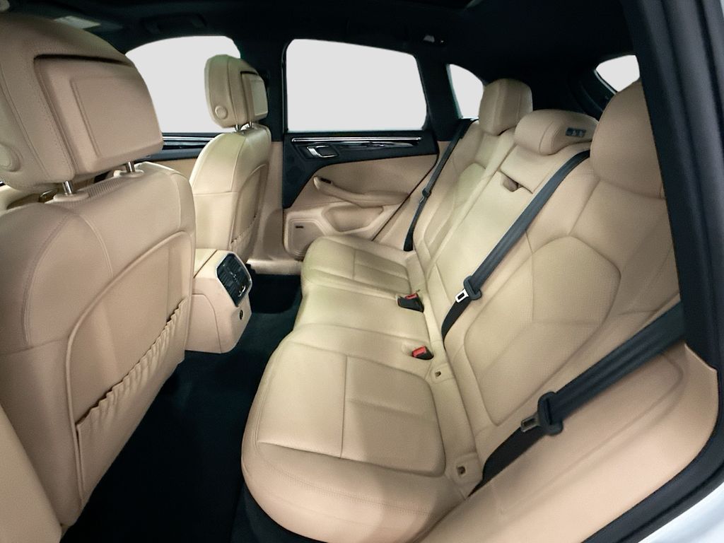 Thumbnail: 2025 Porsche Macan - 18