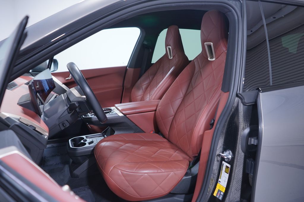 Thumbnail: 2023 BMW iX - 7