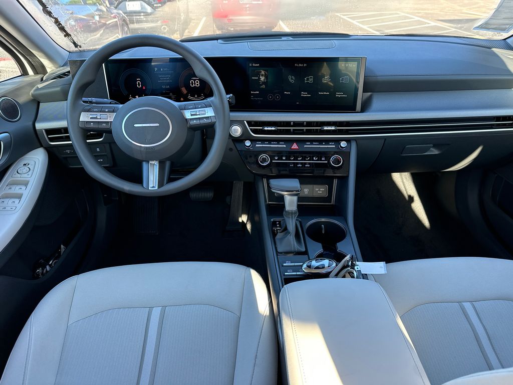 New 2025 White Hyundai SE image 23