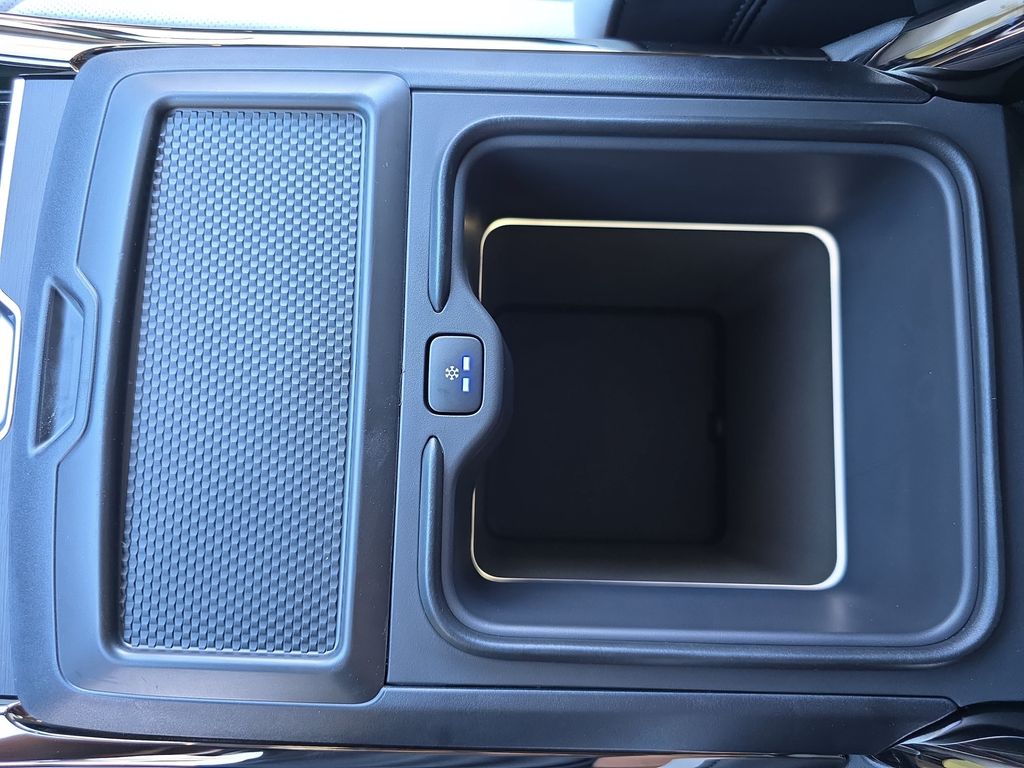 New 2026 Gray Land Rover Dynamic SE image 13