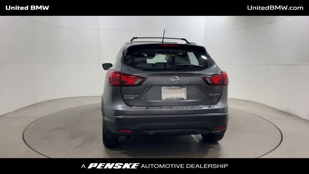 Thumbnail: 2018 Nissan Rogue Sport - 7