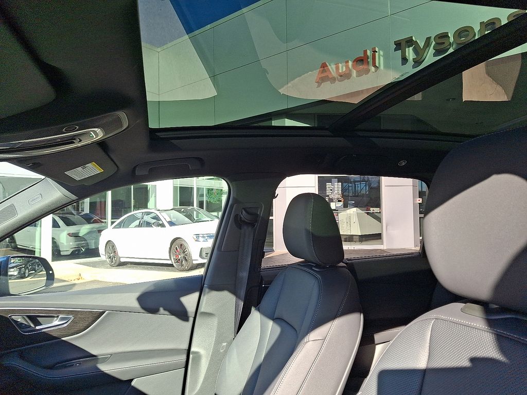 Thumbnail: 2026 Audi Q7 - 11