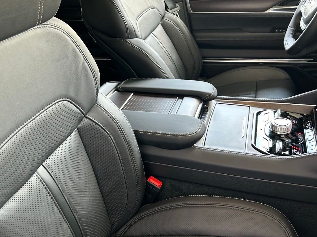 Used 2024 Diamond Black Crystal Pearlcoat Jeep Base image 31