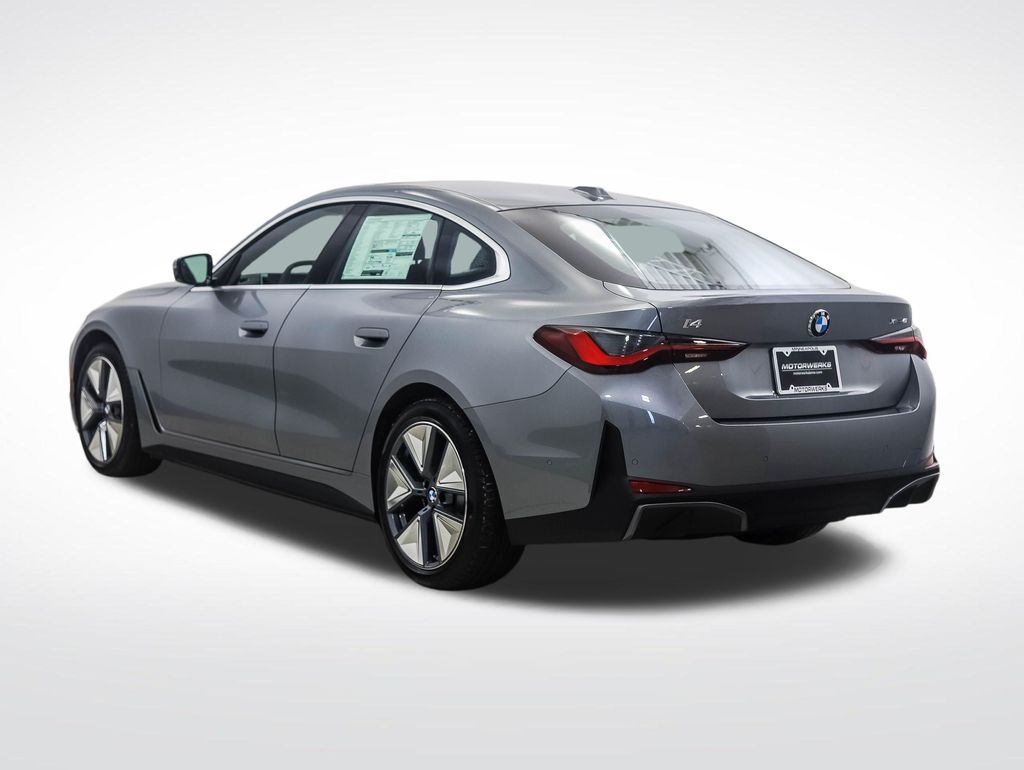 Thumbnail: 2026 BMW i4 - 3