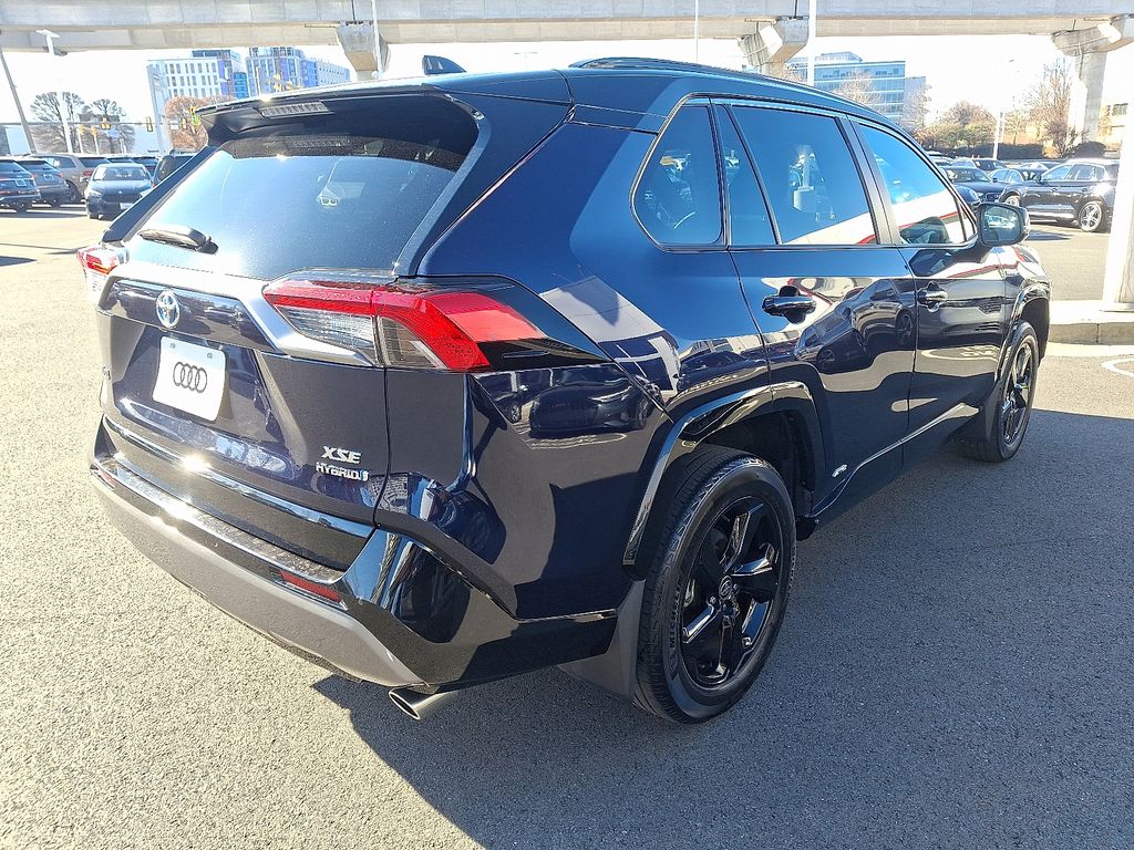 Thumbnail: 2021 Toyota RAV4 - 4