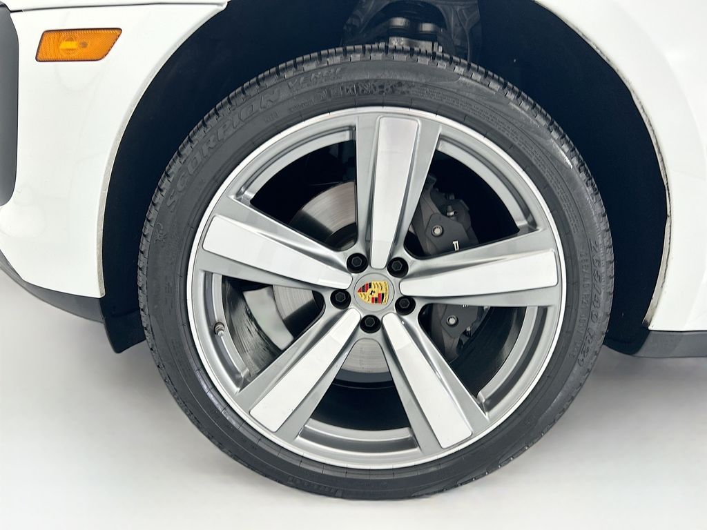 Thumbnail: 2025 Porsche Macan - 30