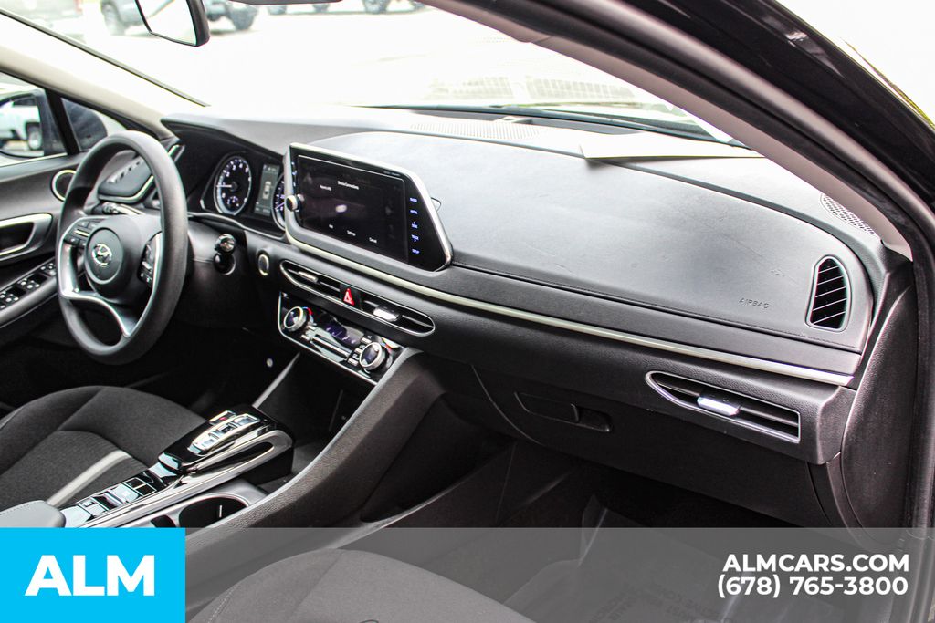 Used 2023 Black Hyundai SEL image 21