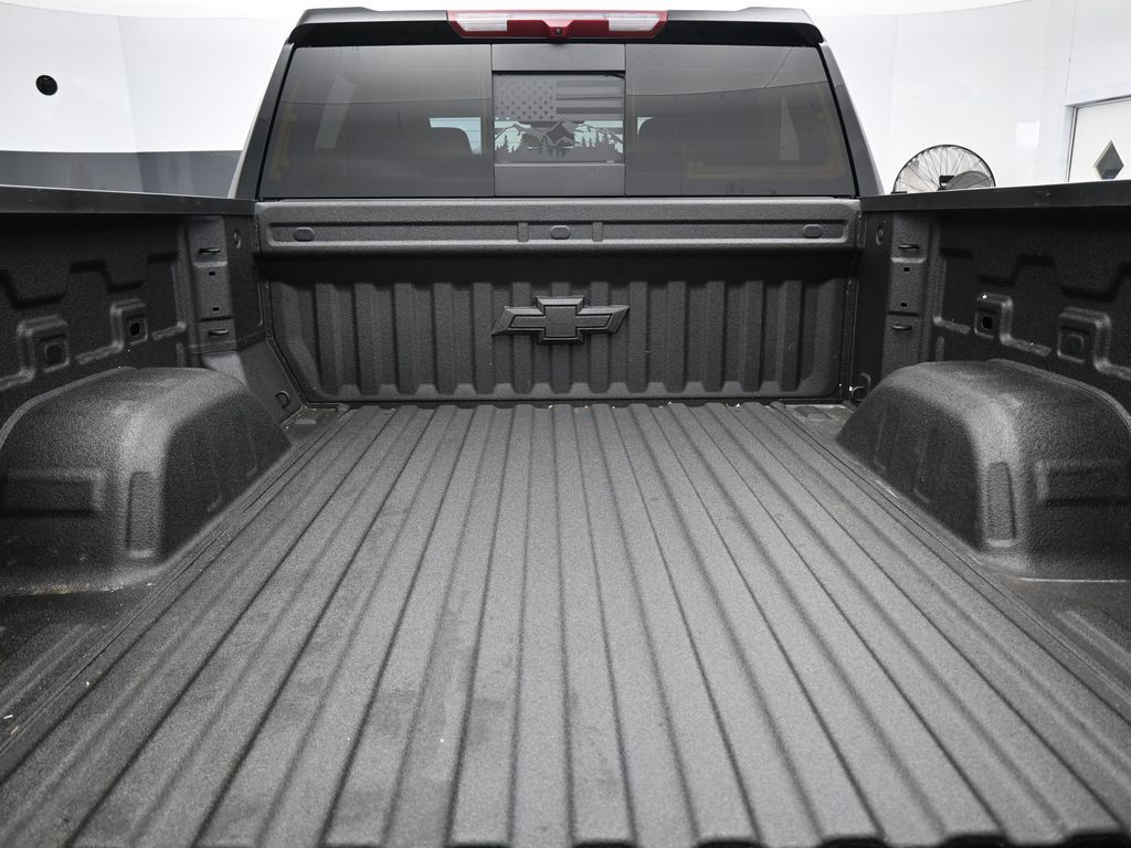 Used 2025 Black Chevrolet High Country image 42