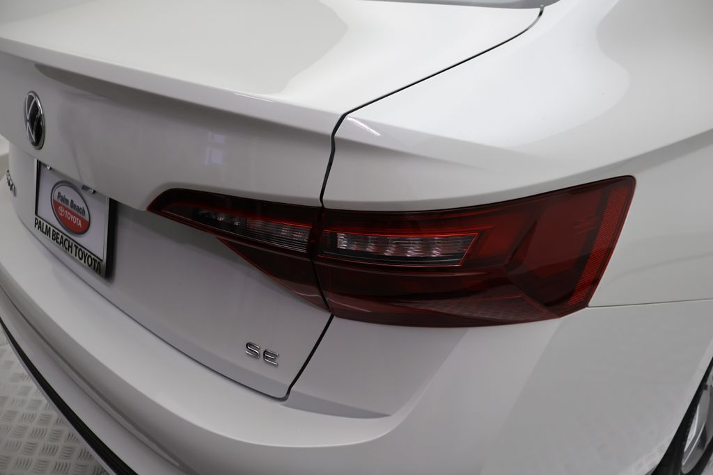Thumbnail: 2022 Volkswagen Jetta - 9