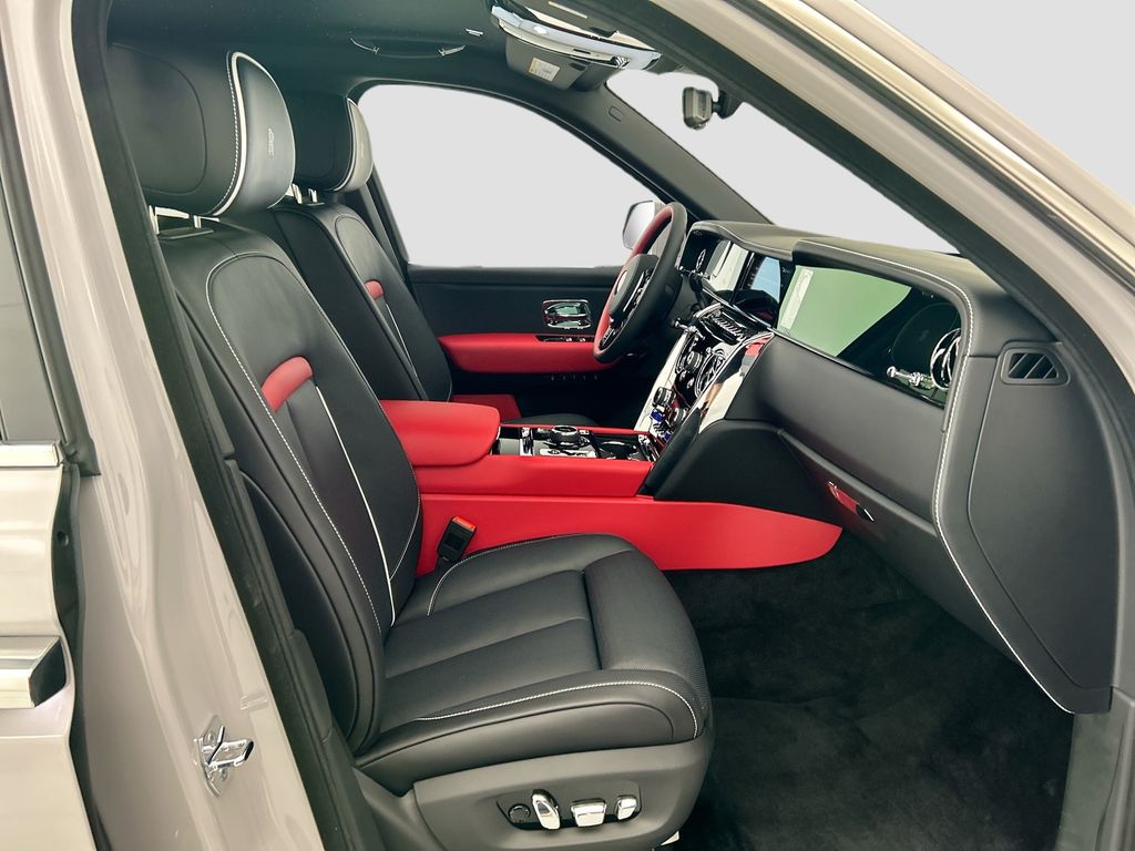 Thumbnail: 2027 Rolls-Royce Cullinan - 19