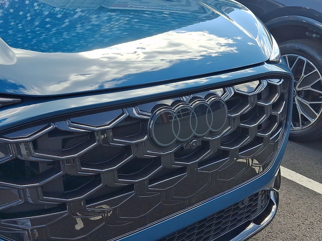 Thumbnail: 2026 Audi Q3 - 4