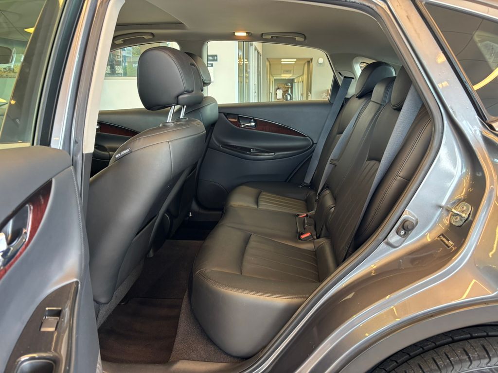 2016 INFINITI QX50 Base