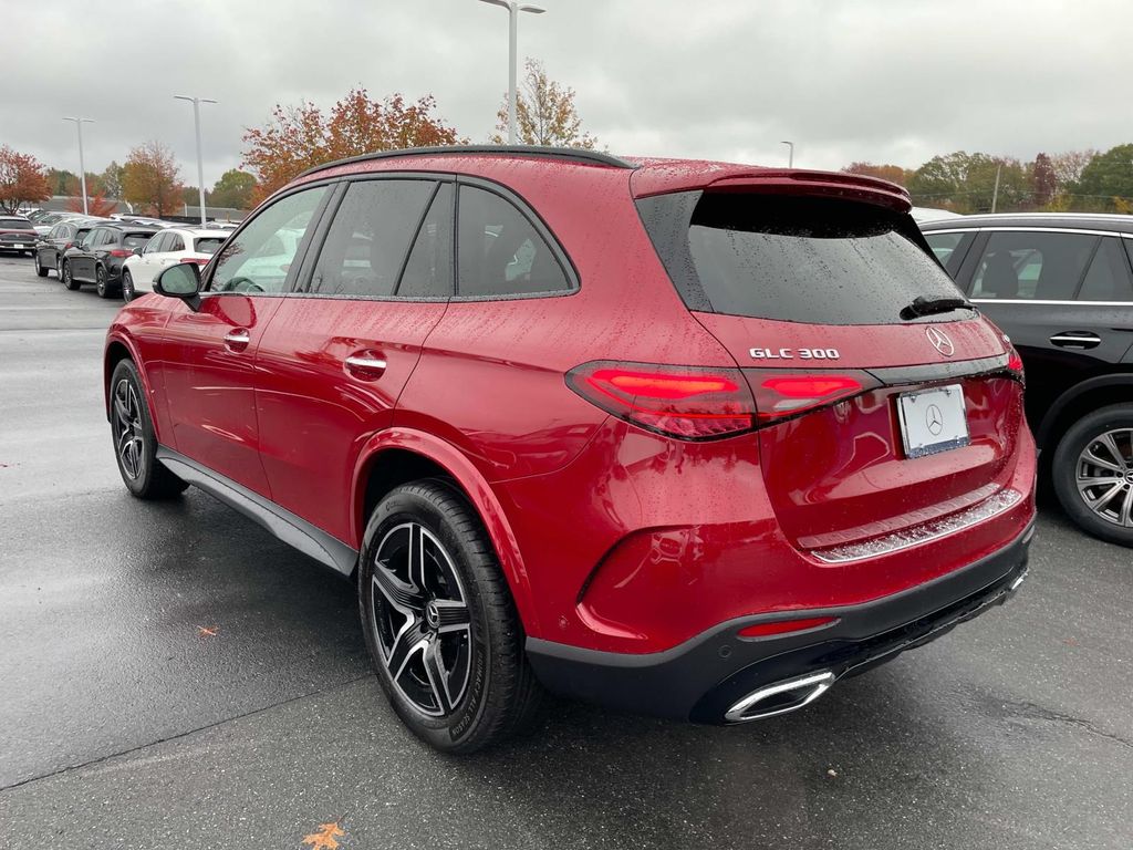 2025 Mercedes-Benz GLC 300 7