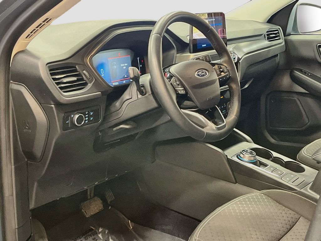 Used 2023 Vapor Blue Ford Active image 9