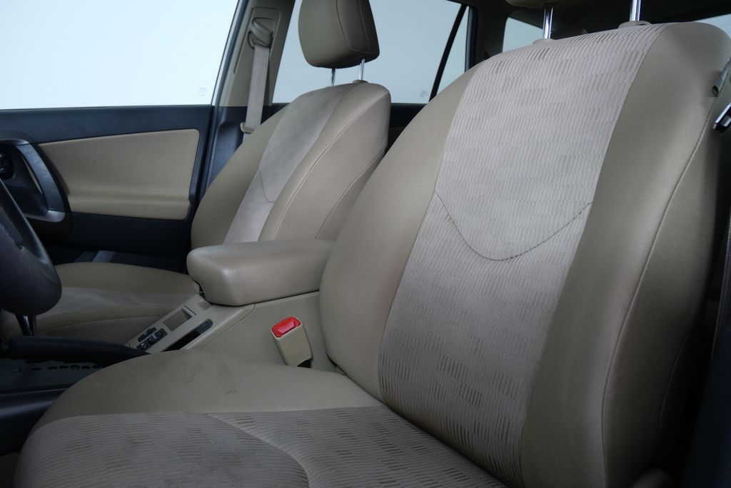 2011 Toyota RAV4  8