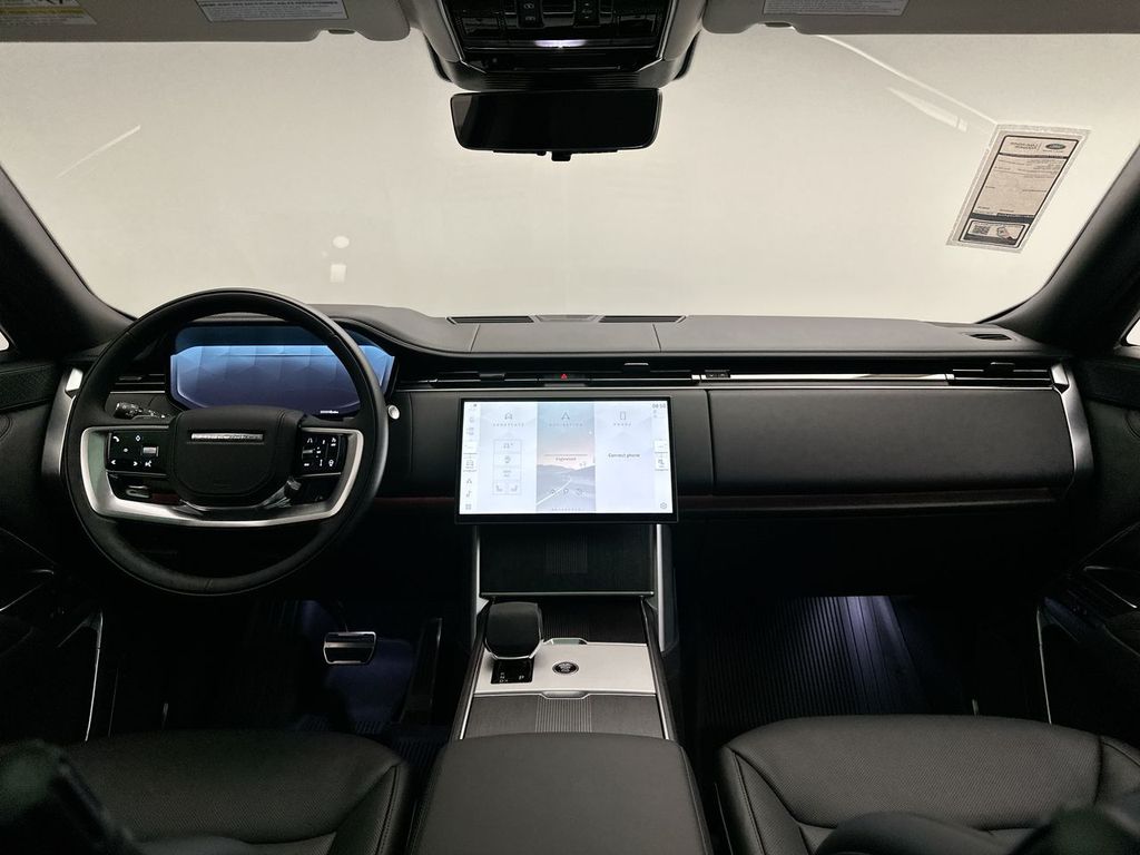 2025 Land Rover Range Rover SE 7