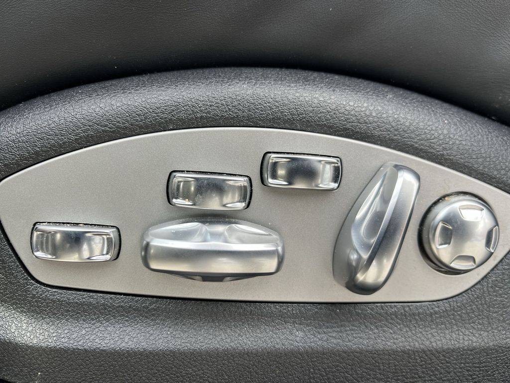 Thumbnail: 2023 Porsche Macan - 12