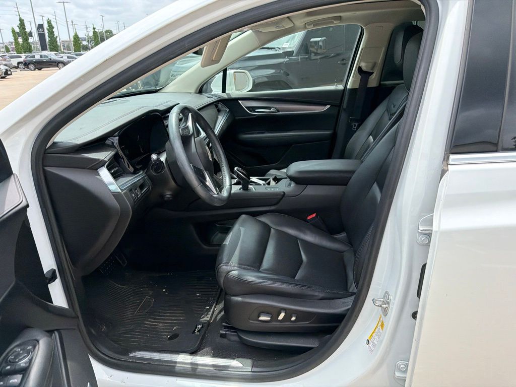 2018 Cadillac XT5 Luxury White at North Houston Mitsubishi