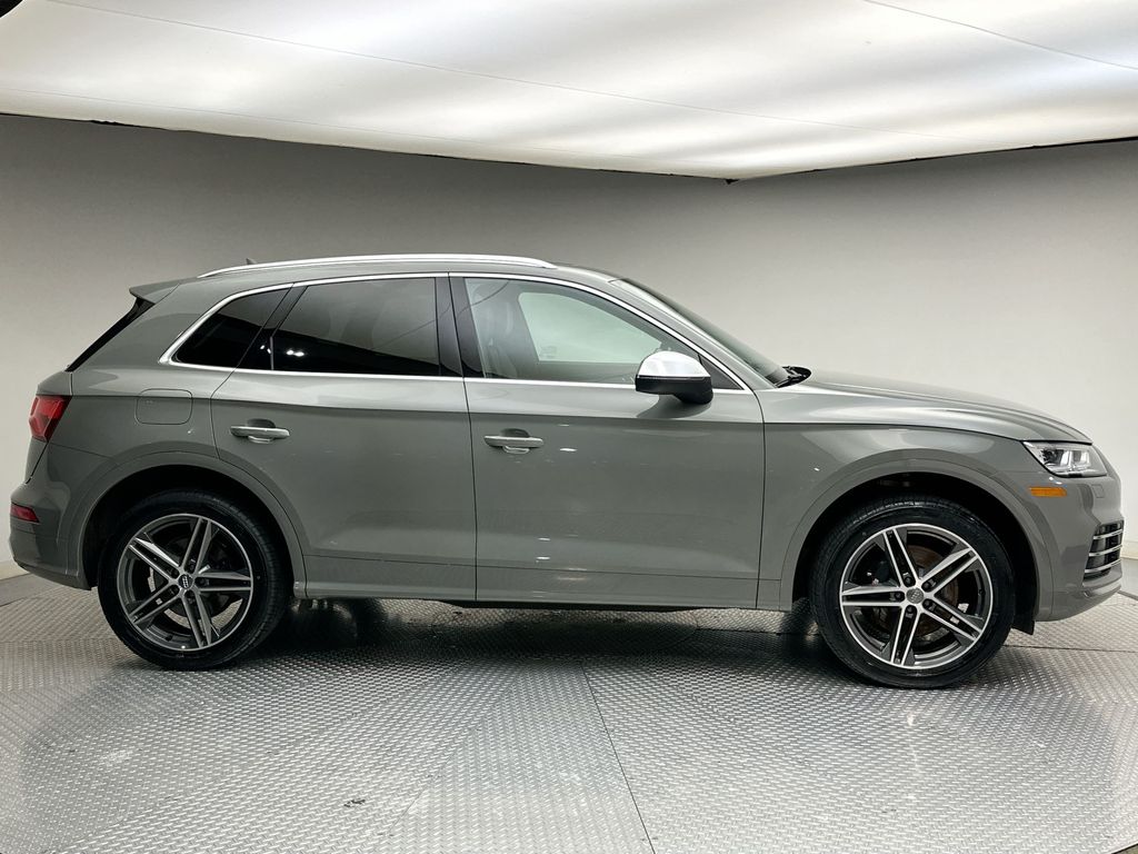 Thumbnail: 2020 Audi SQ5 - 4