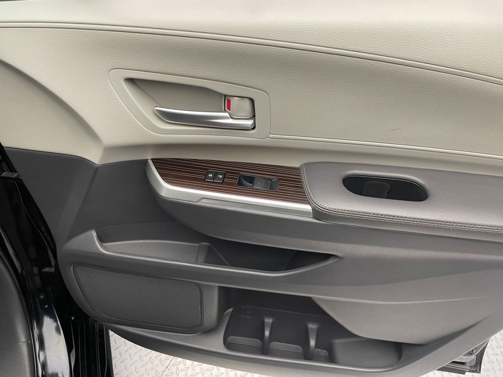 Thumbnail: 2022 Toyota Sienna - 15